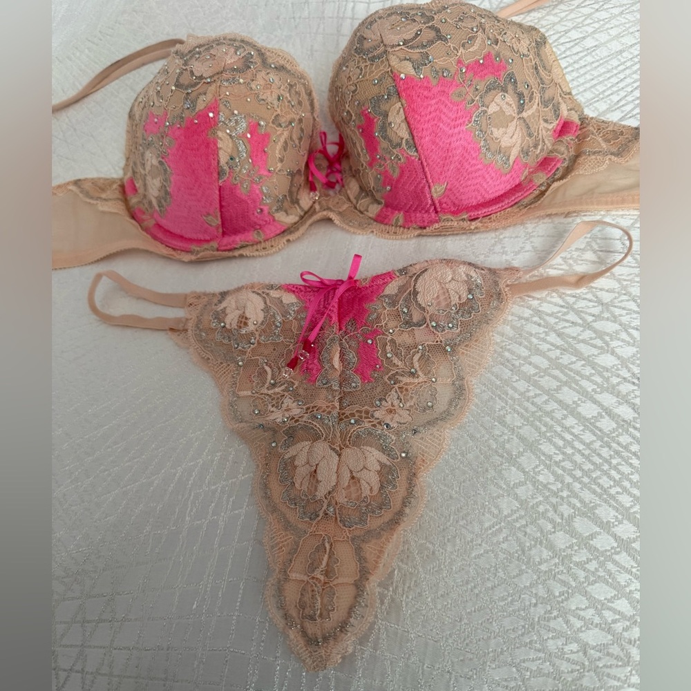 Victoria's Secret very sexy Vibrant Pink and Tan Lace Bra Set 34B